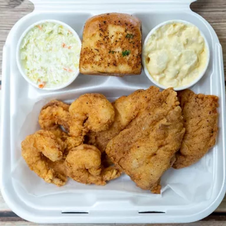 Fresh Oyster Delights: Seafood and Southern Cuisine